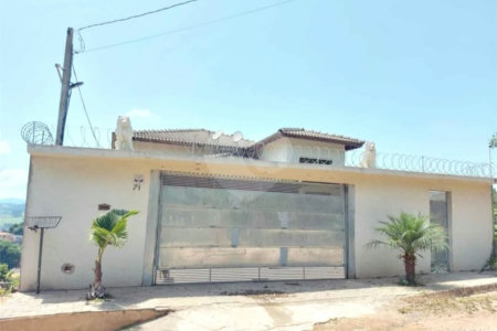 Casa a Venda 4 Quartos em Bom Jesus dos Perdões