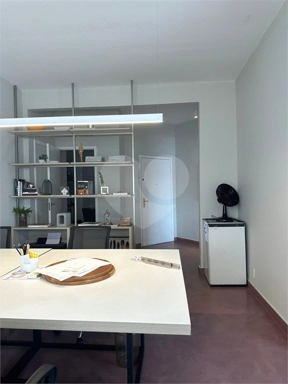 Sala comercial para venda ou locação na Avenida Paulista. 68m2