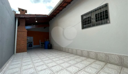 Casa à venda com 2 quartos em Caiçara, Praia Grande, SP