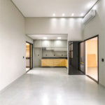 Indaiatuba - Jardim Bom sucesso - Área total: 150m² - Área construída: 115m² - 3 dormitórios sendo 1 suíte com armário planejado;Sala para dois ambientes; Banheiros com box gabinetes e espelhos; Área gourmet com churrasqueira a carvão e móveis planejados; Lavanderia coberta; Ar condicionado na sala
