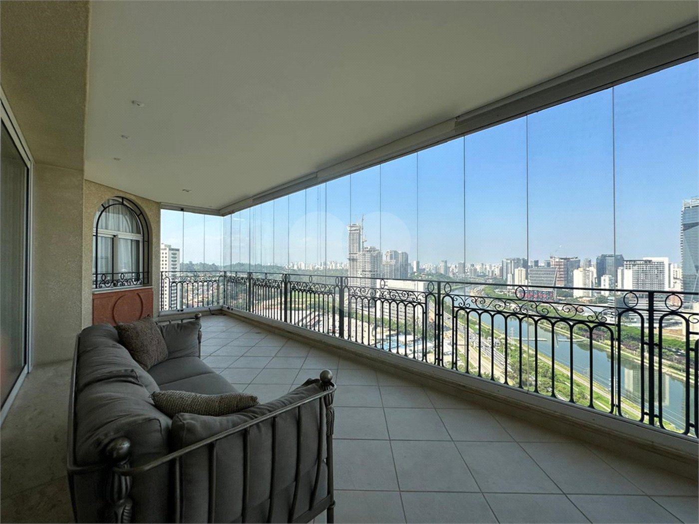 Apartamento para alugar com 4 suítes em Jardim Fonte do Morumbi, São Paulo, SP