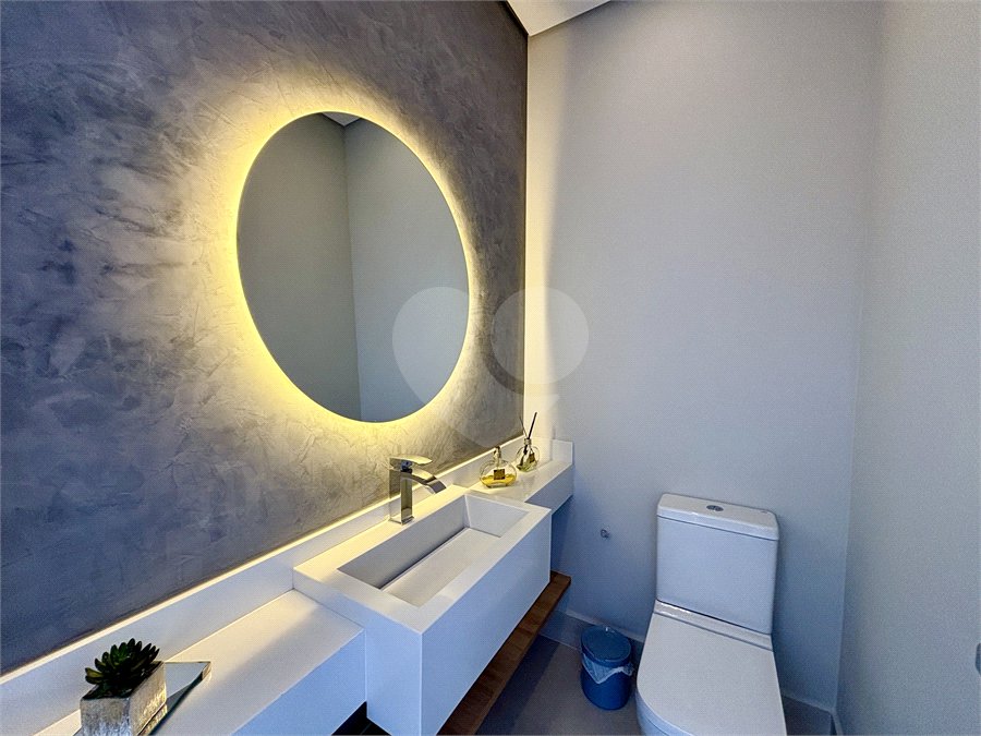 Indaiatuba - Sp - Condominio Maria Candida - R$ 2.250.000,00 - 3 suítes, sendo 1 master com closet e banheiro com duas cubas e dois chuveiros - Escritório - Piscina em Alvenaria aquecida e Hidro com Iluminação - Ar Condicionado instalado em todos os quartos, escritorio, sala e area gourmet