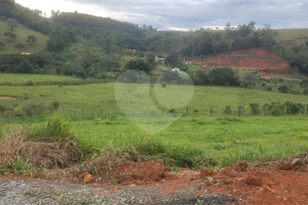 Terrenos de 300 metros em condomínio fechado e prontos para construir na região de Atibaia