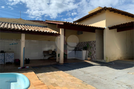 Casa de 3 quartos em Ibaté - SP