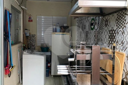 Casa térrea no Condomínio Moradas I.