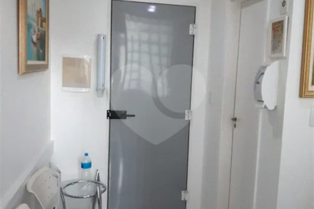 Sala com consultório odontológico à venda na Liberdade