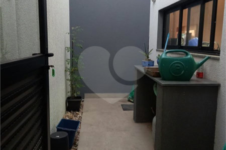 Sobrado à venda com 5 quartos, sendo 3 suítes, em Residencial Jatobás, Louveira, SP