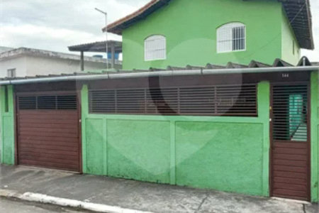 Sobrado espaçoso em São Miguel Paulista com 5 dormitórios e 5 vagas.
