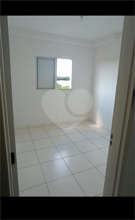 Apartamento no Condomínio Flor de Liz.