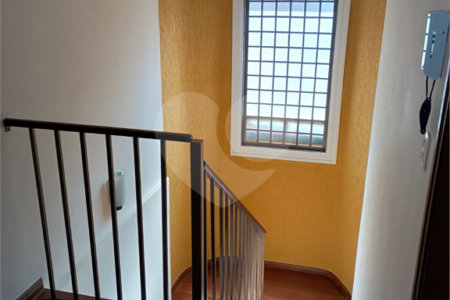 Sobrado com 3 quartos à venda com área gourmet completa e 5 vagas de garagem – Santa Marta - São Carlos/SP