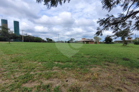 Loteamento no Condomínio Vila Pinhal do Broa