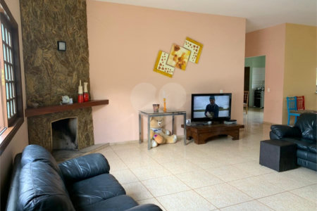 Casa ampla à venda no Vale das Flores em Atibaia