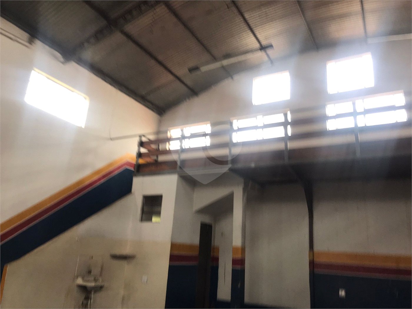 Galpão Comercial na Vila Luftalla.