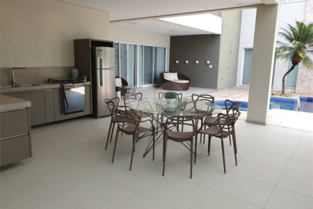 CASA A VENDA NO URBANOVA, CONDOMINIO JAGUARY, 4 DORMITORIOS, 4 SUITES, 5 VAGAS, PISCINA, SJC