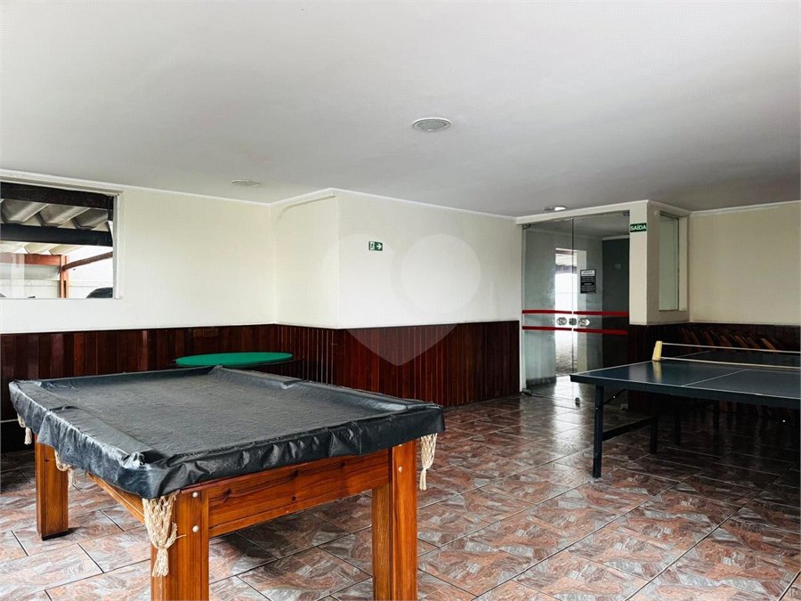 Vende-se Apartamento de 2 Quartos com Sacada na Vila Mascote