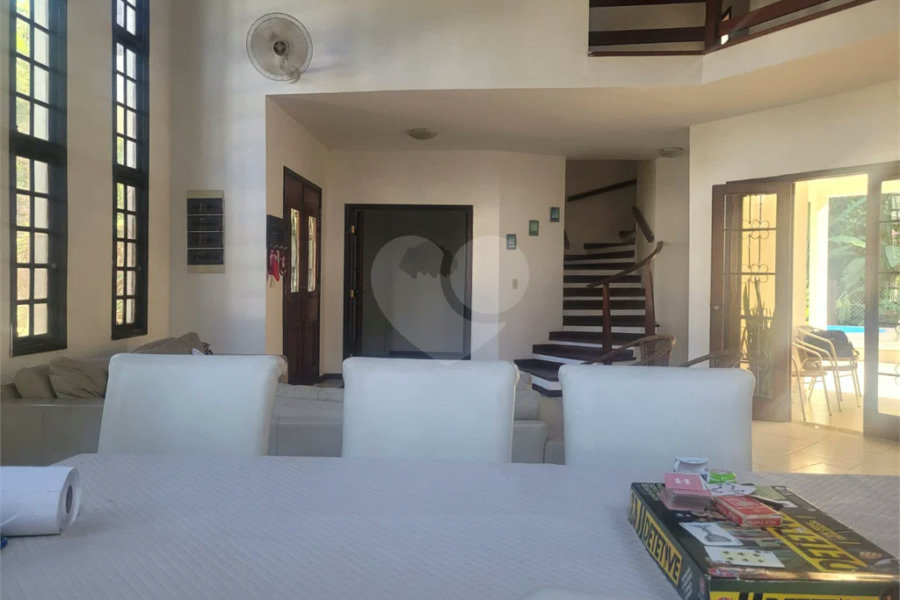 Casa à venda com 7 quartos, sendo 5 suítes, em Guaratuba, Bertioga, SP