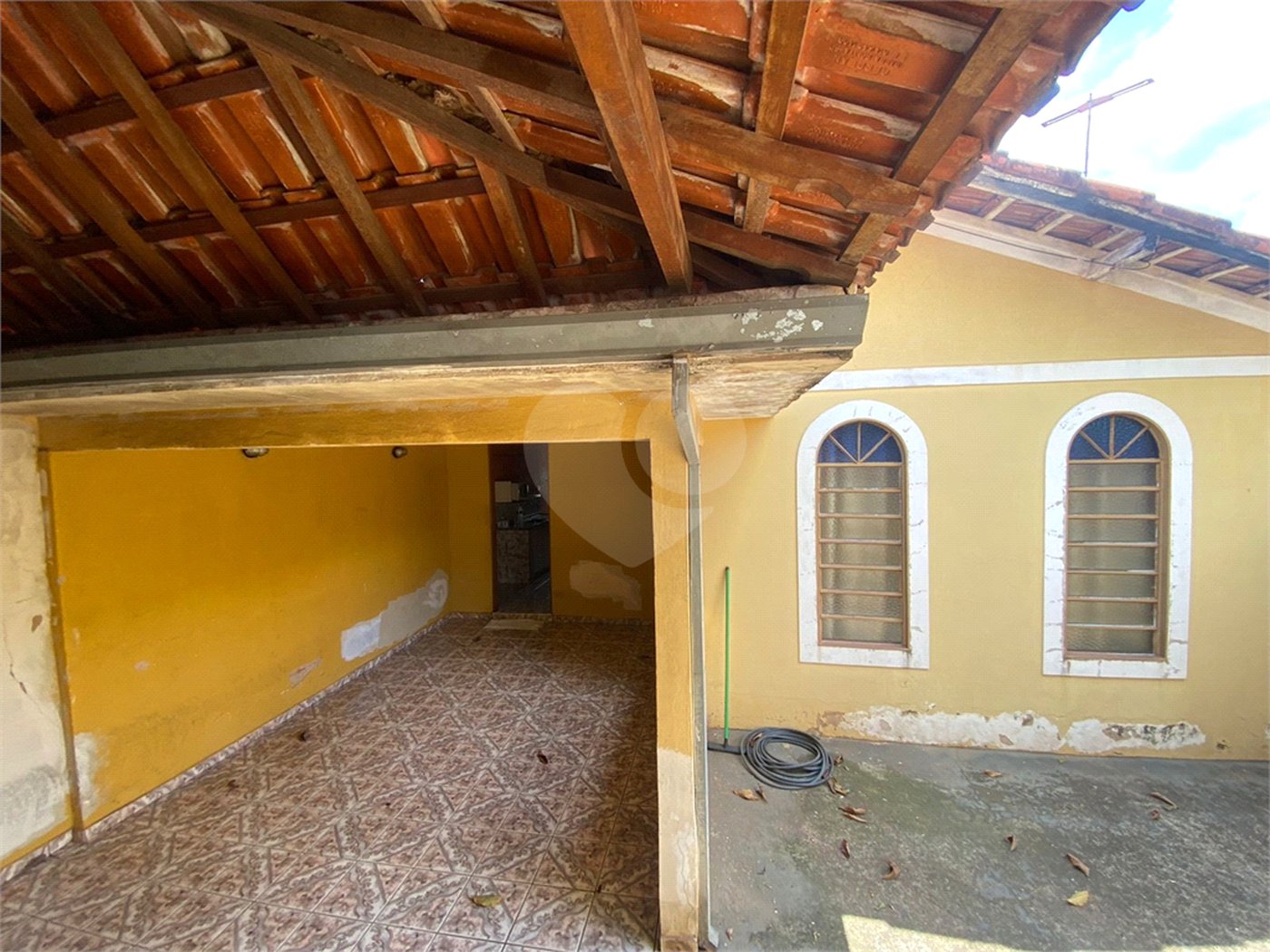 Casa Térrea com 3 dormitórios.