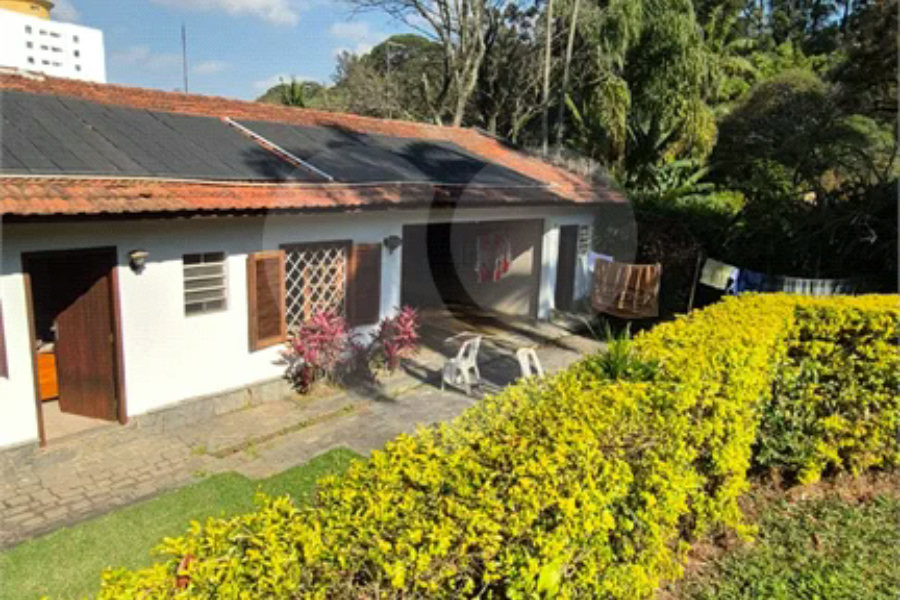 Casa com Piscina, Sauna e Edícula em Rua Arborizada no Tremembé