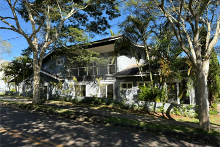 Casa alto padrão condomínio fechado em Atibaia com 4 suítes e ampla área de lazer, espaço gourmet, piscina, 6 vagas garagem