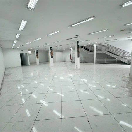 PRÉDIO COMERCIAL DE 944 M² PARA LOCAÇÃO | LOCALIZAÇÃO ESTRATÉGICA, GRANDE VISIBILIDADE E EXCELENTE POTENCIAL COMERCIAL