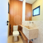 Casa térrea com 3 suítes no Condomínio Residencial Viena em Indaiatuba-SP - Acabamento de alto padrão - R$ 1.690.000,00 - AT 250 m² - AC 158 m² - 3 suítes,, sendo 1 suíte master com closet - Sala para dois ambientes (estar e jantar) - Cozinha planejada com ilha cooktop, forno elétrico e micro-ondas,