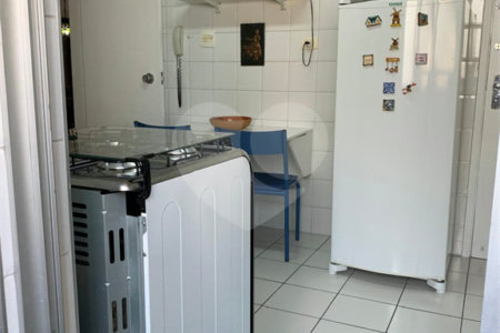 EXCELENTE APARTAMENTO 3DRMS 1STE - AREJADO E ILUMINADO NATURALMENTE