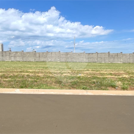 Lote à Venda em São Carlos, no Condomínio Villeneuve I