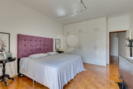 Sobrado à venda com 5 quartos, sendo 3 suítes, em Alto da Boa Vista, São Paulo, SP