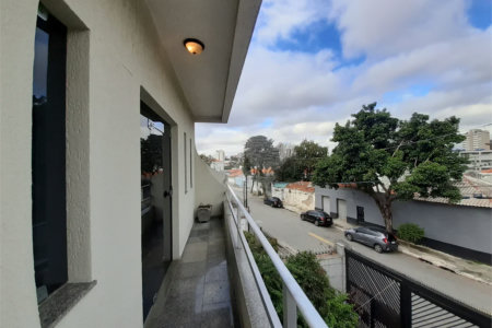 Vende-se: Sobrado no Cursino/Ipiranga, 2 Quartos, 2 Salas, 8 vagas de garagem!
