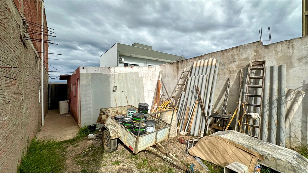 Sobrado a venda com 3 dormitorios sendo 1 suite com closet e varanda no bairro Arcoville