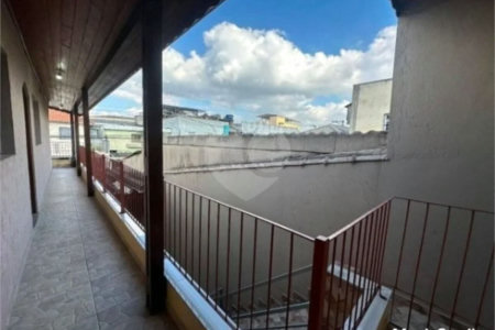 Casa com 200m² , 5 dormitórios , sendo 1 suíte , 3 vagas de garagem , à venda em Guarulhos.