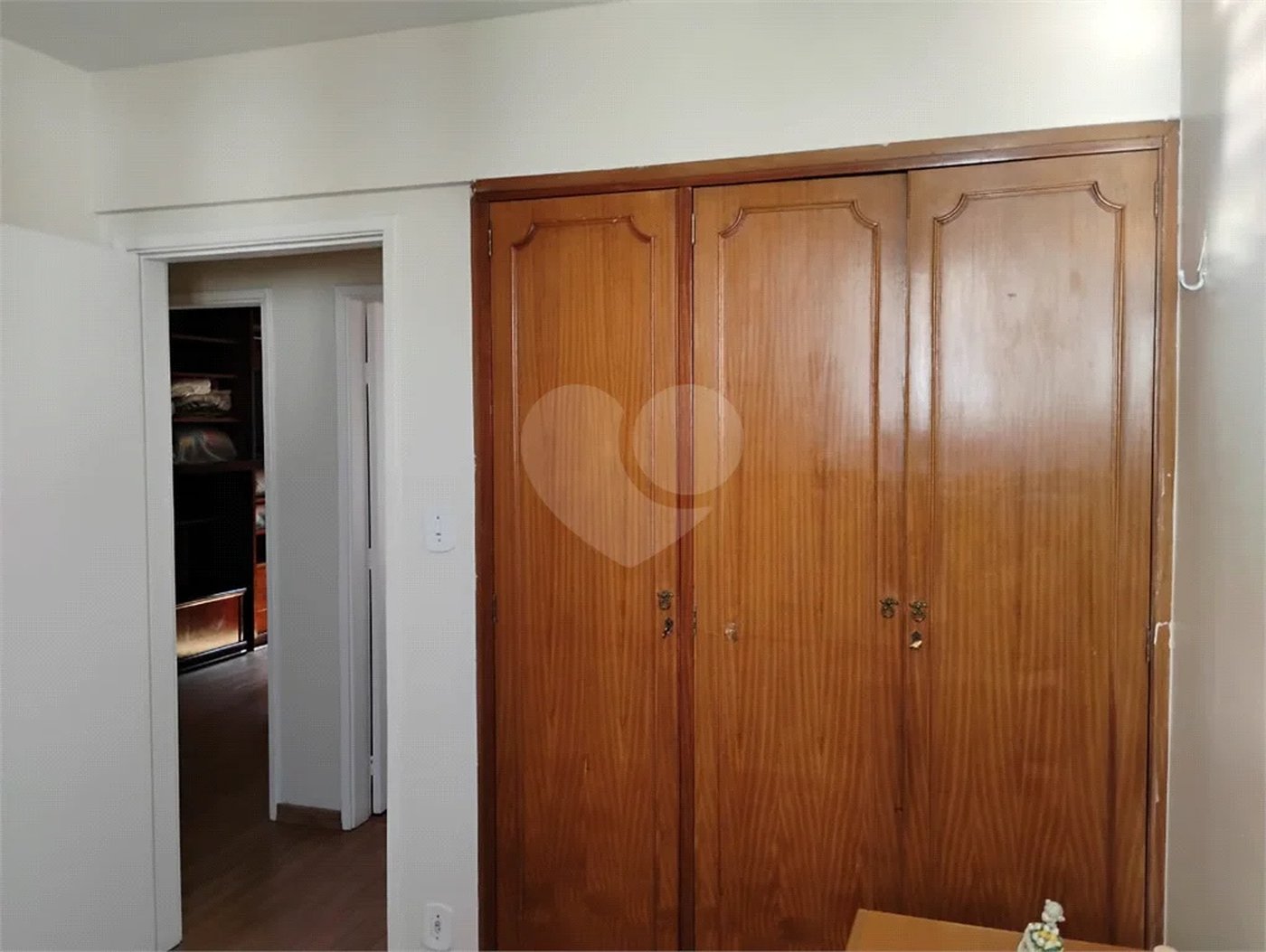 Vende-se apartamento no Jardim Aeroporto com 03 dormitórios
