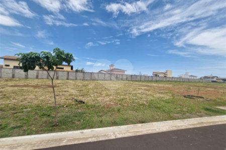 Terreno à Venda no Condomínio Monte das Araucárias