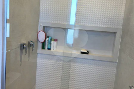 Apartamento de 224m² com 4 dormitórios, 3 suítes, 4 vagas de garagem e deposito