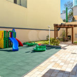 Apartamento de 130 m² no Jardim do Mar, com 3 suítes, 4 banheiros, varanda gourmet, 2 vagas e condomínio completo com piscina aquecida e lazer.