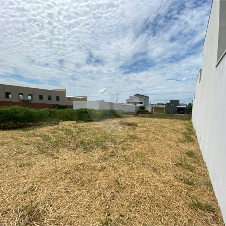 Terreno plano com 250,00 m²