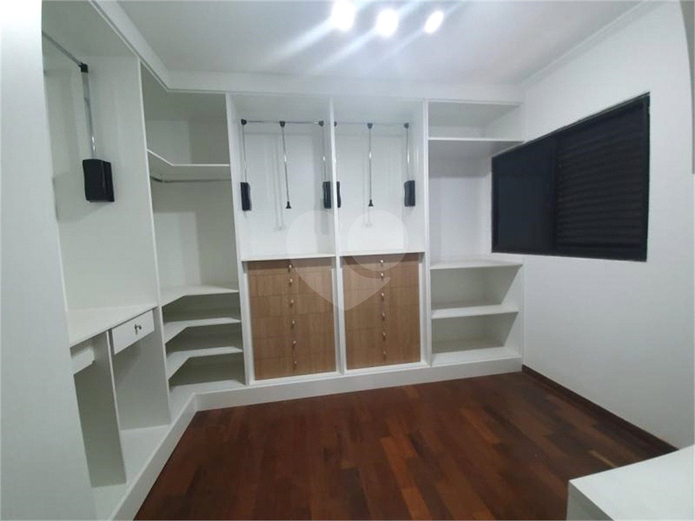 Apartamento Cobertura, no Condomínio Porto Sol.