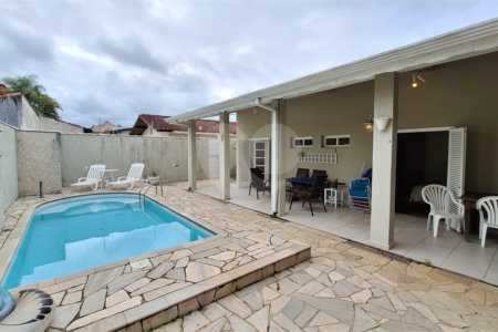 Casa térrea á venda - Balneário