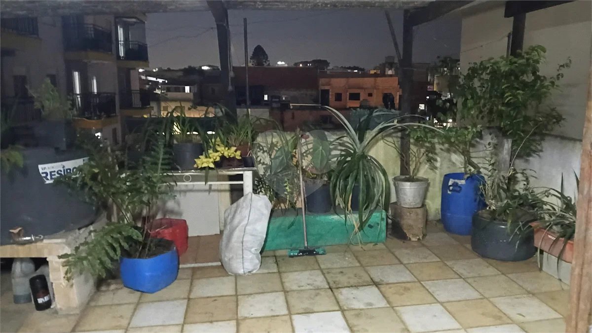 IMÓVEL COM SOBRADO + OUTRA CASA NO TERRENO, ÓTIMA PARA RENDA OU FAMÍLIA GRANDE