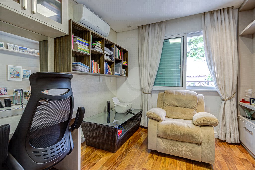 Casa à venda com 4 quartos, sendo 2 suítes, no condomínio Residencial Terras Altas, São Paulo - SP