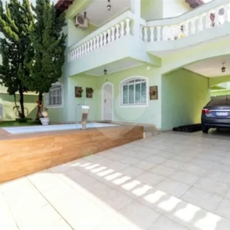 Sobrado à venda no Jardim Bom Clima, com 300 m² com 3 dormitórios piscina e churrasqueira