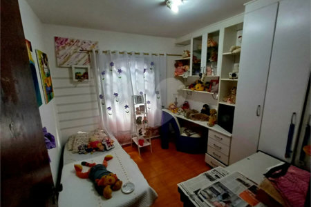 Casa à venda em Atibaia com 5 dormitórios (1 suíte), piscina e área gourmet, 2 vagas garagem, avalia permuta e financiamento