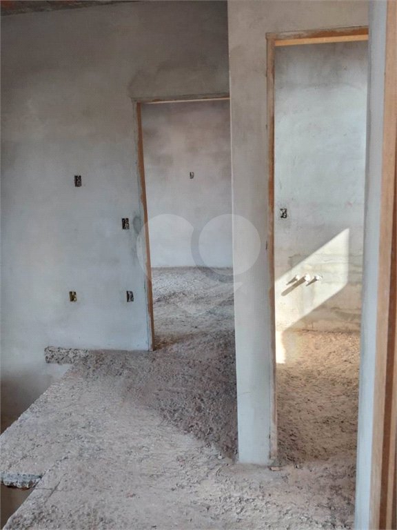 Sobrado em construção no Jardim de Cresci .