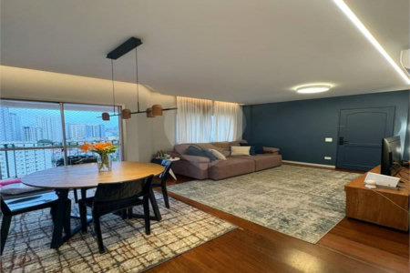 Apartamento Recém reformado e mobiliado a venda em Vila Mariana
