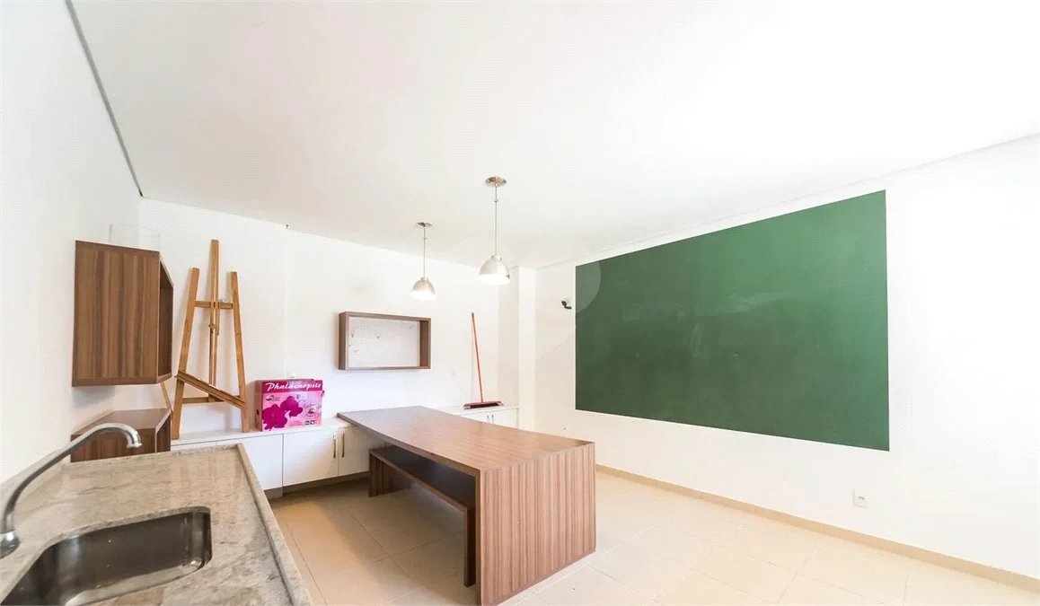 Apartamento mobiliado de 102 m² para locação no Centro de São Bernardo do Campo, com 3 dormitórios, 1 suíte, varanda gourmet com vista para o Paço Municipal, 2 vagas e lazer completo.