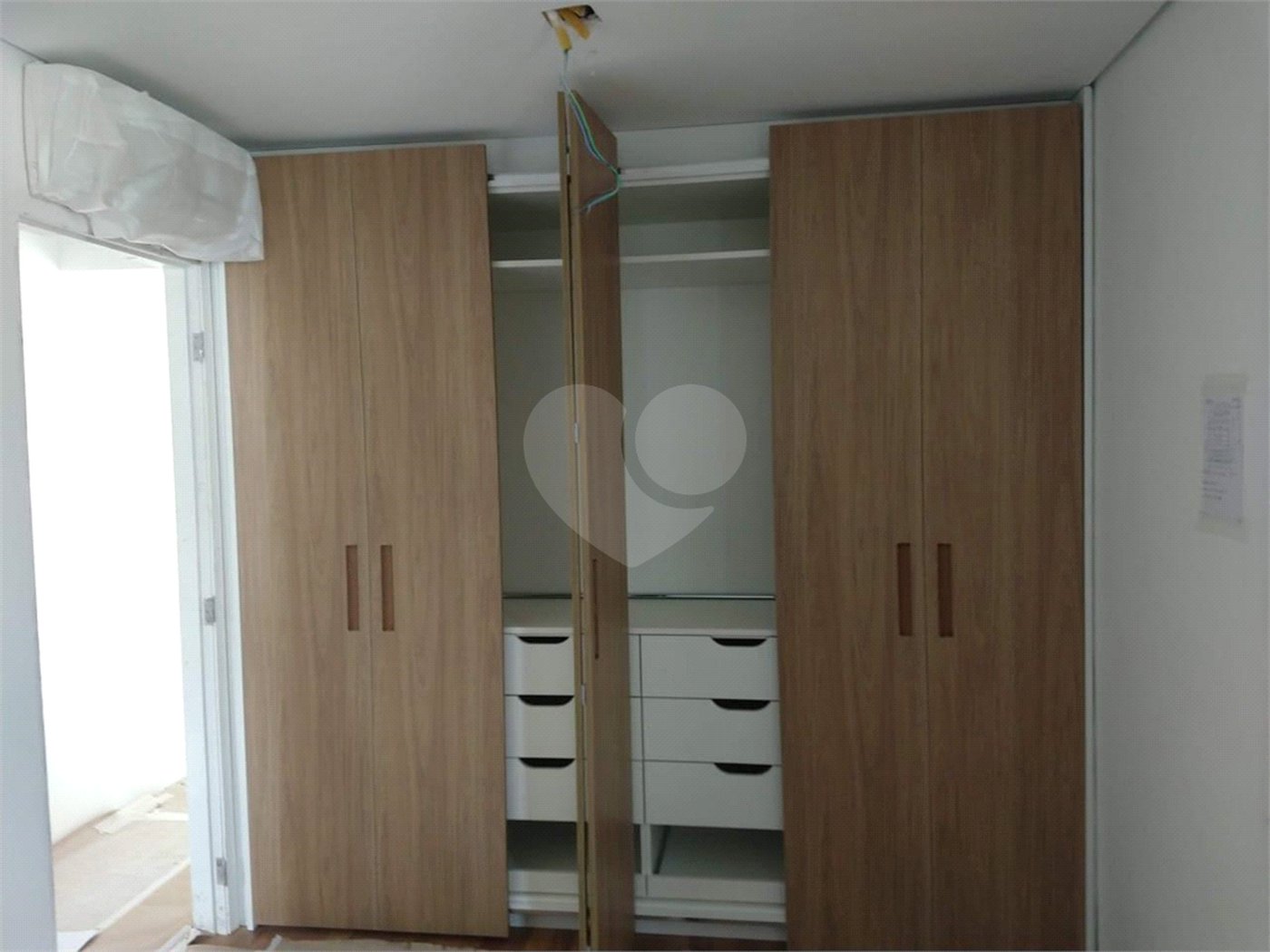 VIVA O LUXO DE PINHEIROS,: APARTAMENTOS EXCLUSIVOS COM LAZER DE CLUBE!APARTAMENTO 2 SUITES,2 VAGAS,TOTALMENTE MOBILIADO,JACUZZI,AR CONDICIONADO EM TODOS AMBIENTE.