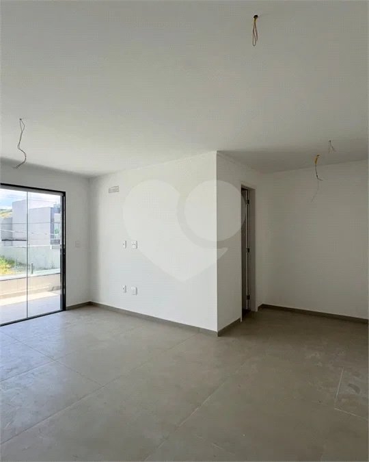 Casa duplex com 4 quartos, piscina e área gourmet, em condomínio com lazer completo e localização estratégica ao lado do Park Shopping.