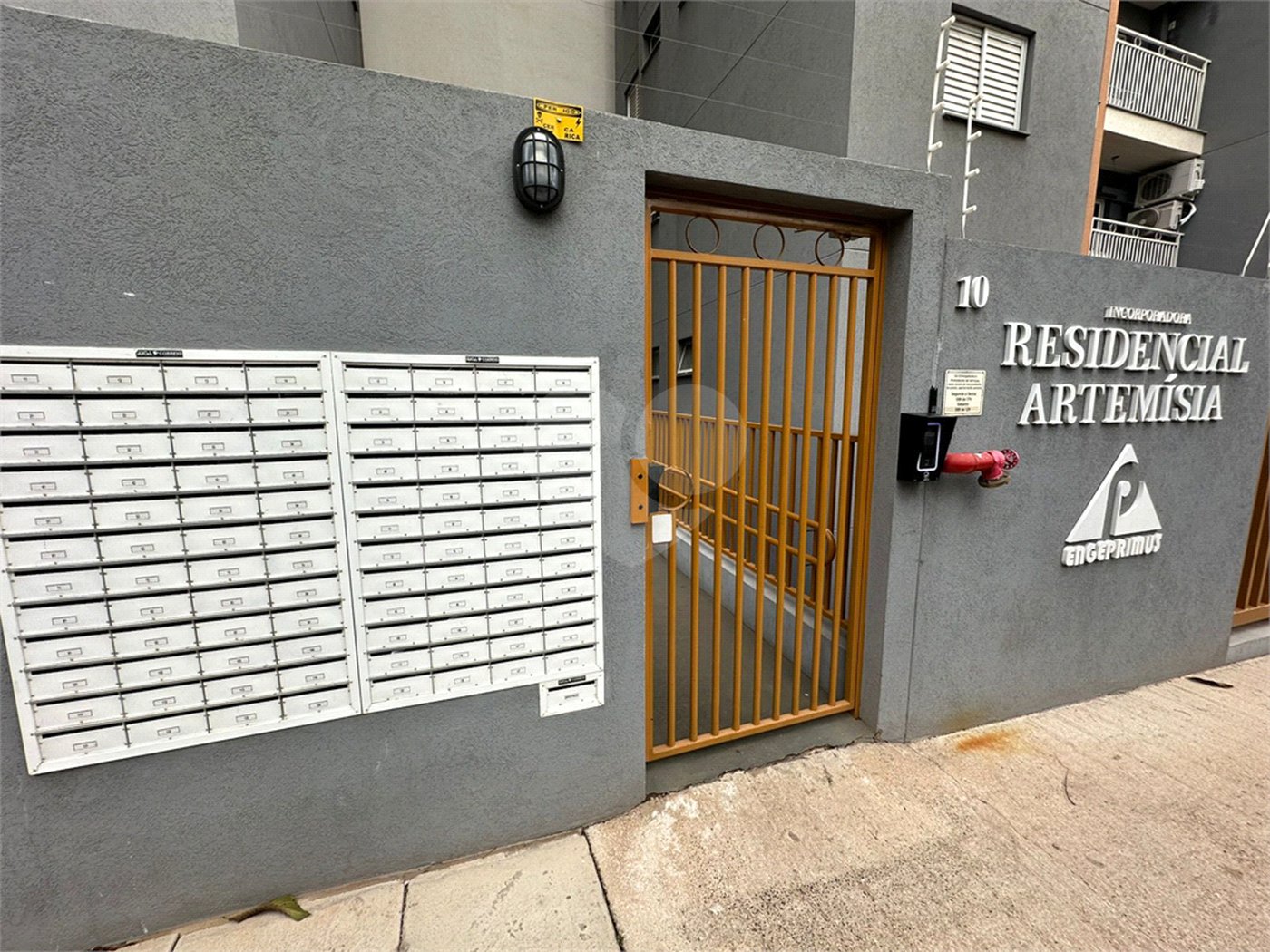 Apartamento a venda com 2 dormitorios sendo 1 suíte