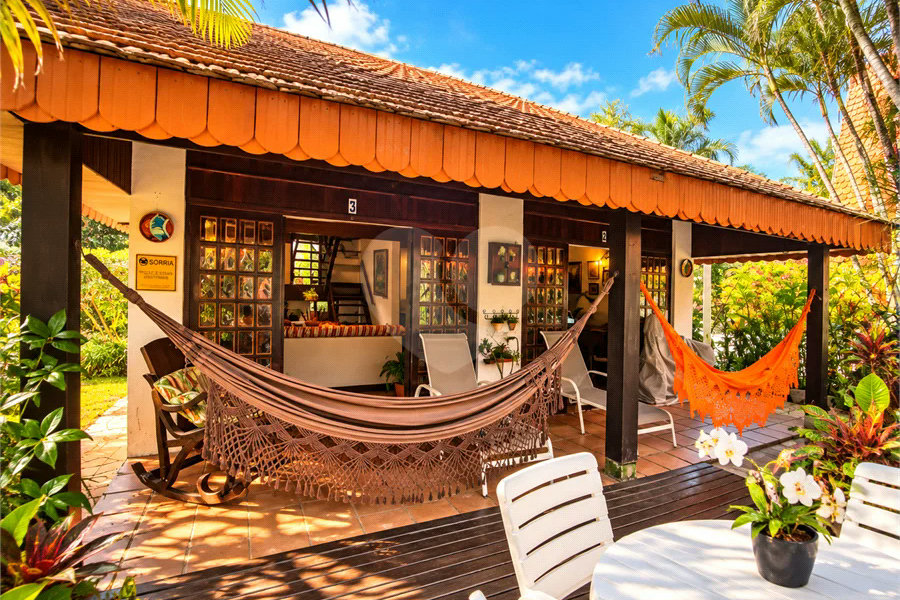 CASA DE ALTO PADRÃO A VENDA NA PRAIA DO GUAECÁ