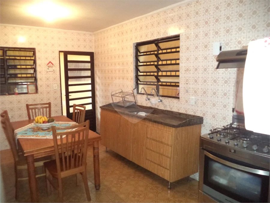 4 dormitórios, suíte no térreo e 2 vagas no Jardim Peri, próximo ao Horto Florestal!